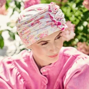 Bonnet chimio avec fleur plissée sur le côté