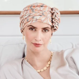 Bonnet chimio avec fleur plissée sur le côté
